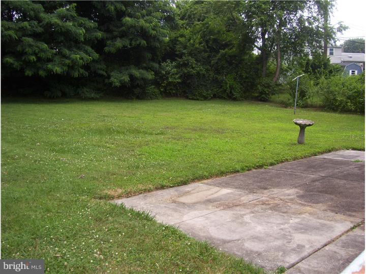 9766 Susan Road Philadelphia, PA 19115 - Photo 15 of 16 View in Back