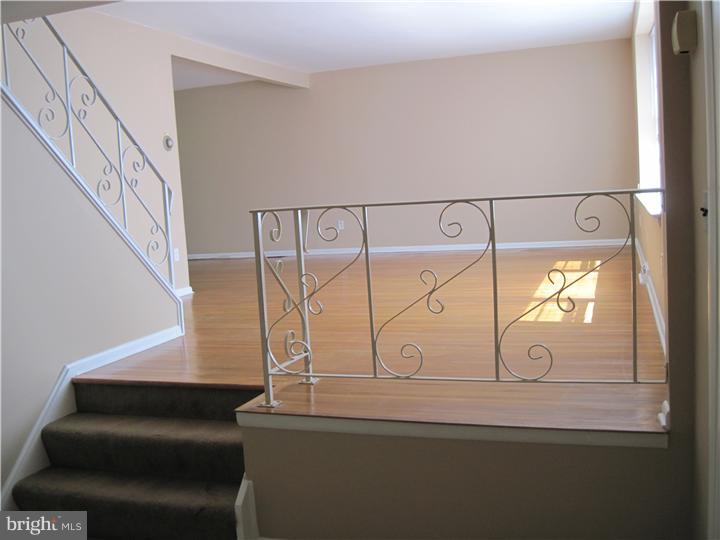 9766 Susan Road Philadelphia, PA 19115 - Photo 3 of 16 Living Room