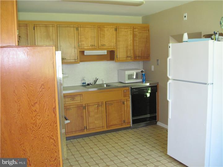 9766 Susan Road Philadelphia, PA 19115 - Photo 6 of 16 Kitchen
