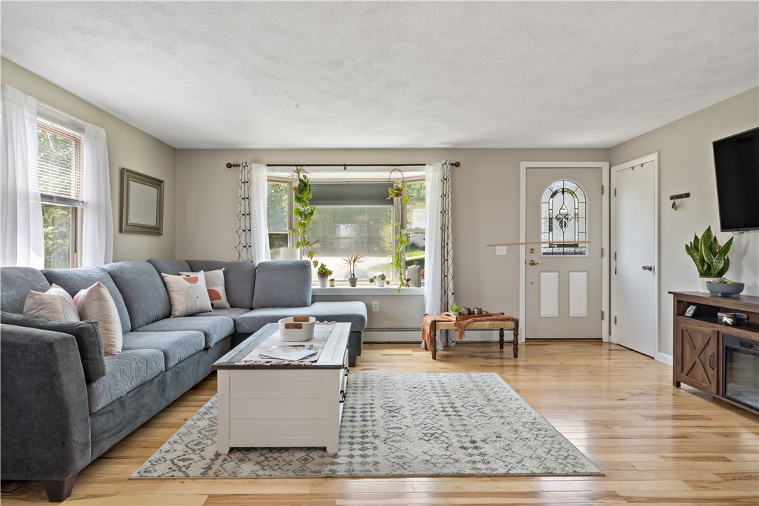 176 Rutland Street Cranston, RI 02920 - Photo 6 of 36 Gallery Image 6