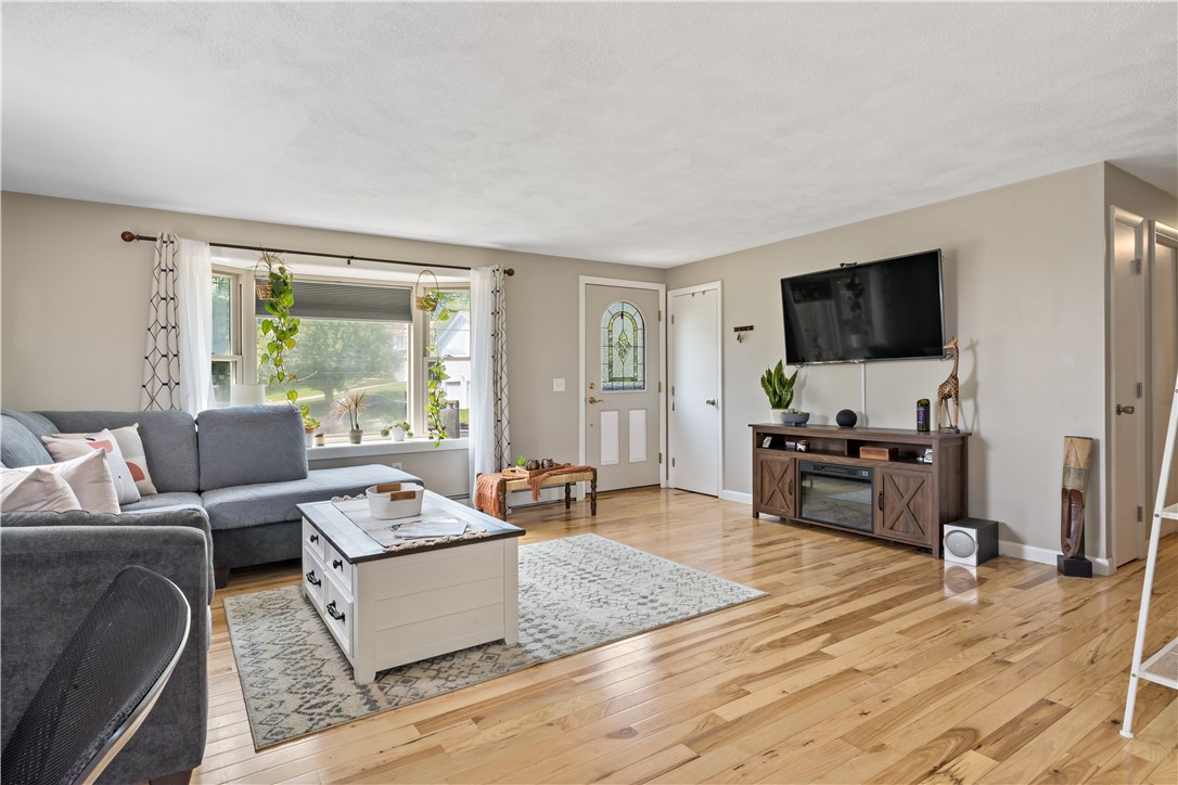 176 Rutland Street Cranston, RI 02920 - Photo 7 of 36 Gallery Image 7