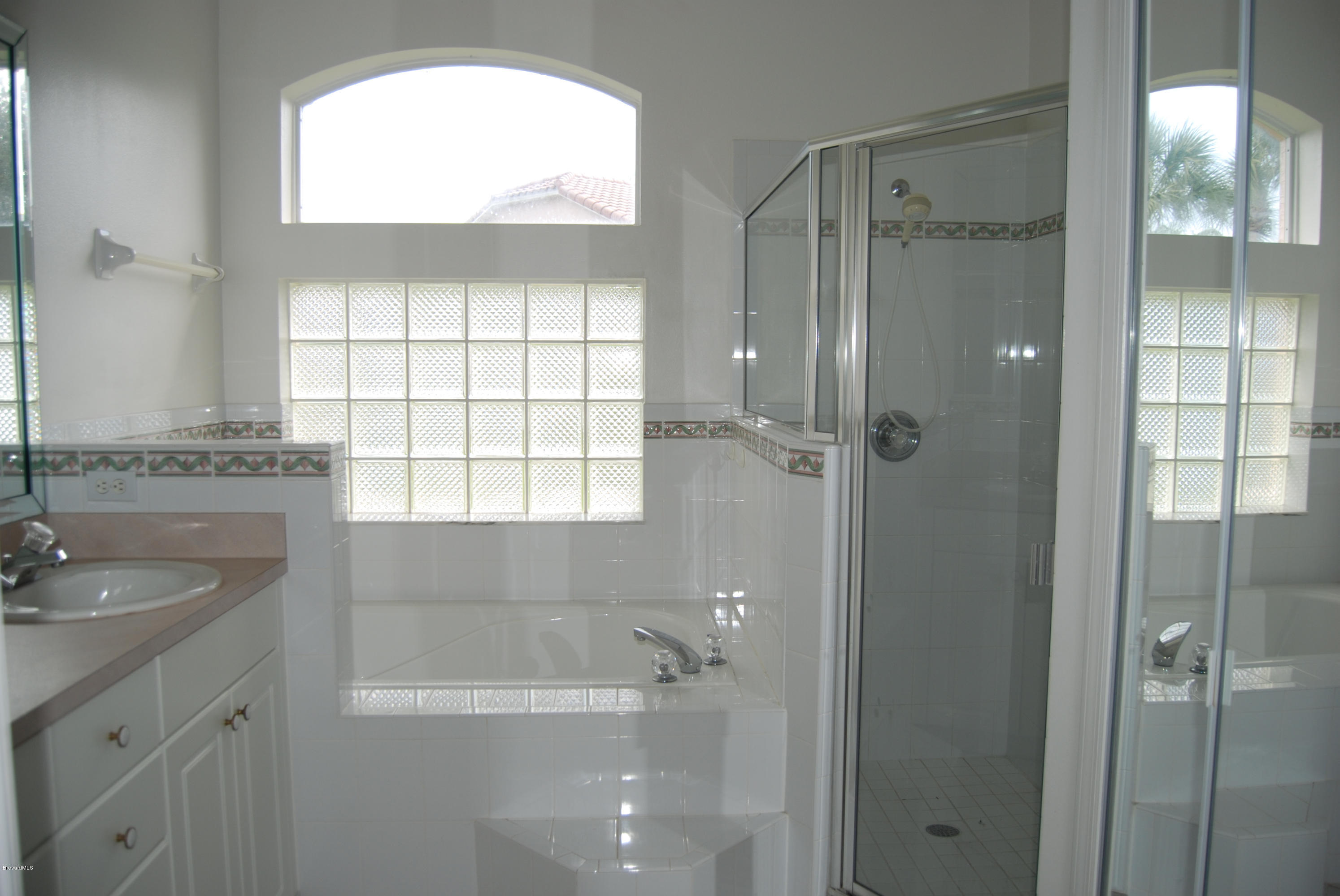 549 Renaissance Avenue Melbourne, FL 32940 - Photo 12 of 15 Master Bath - Tub & Shower