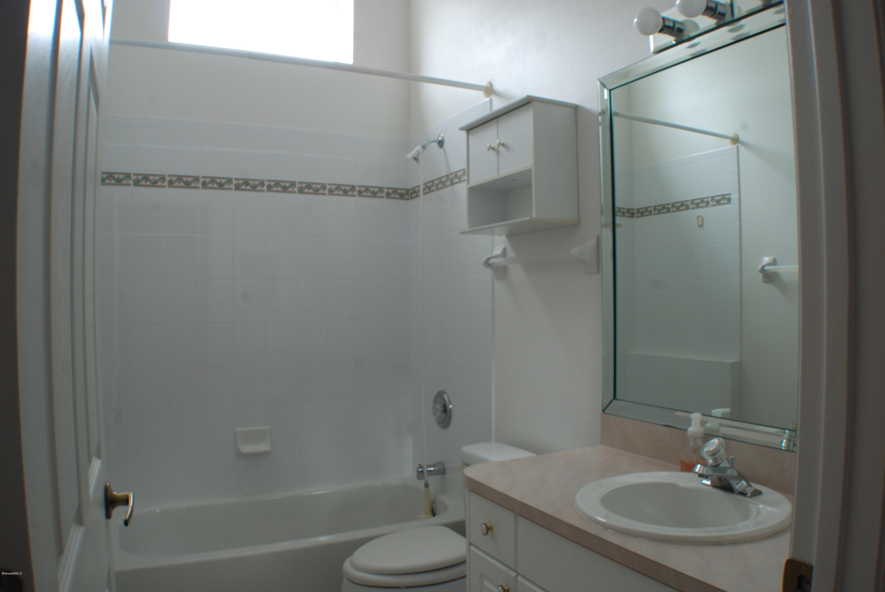 549 Renaissance Avenue Melbourne, FL 32940 - Photo 15 of 15 Hall Bath