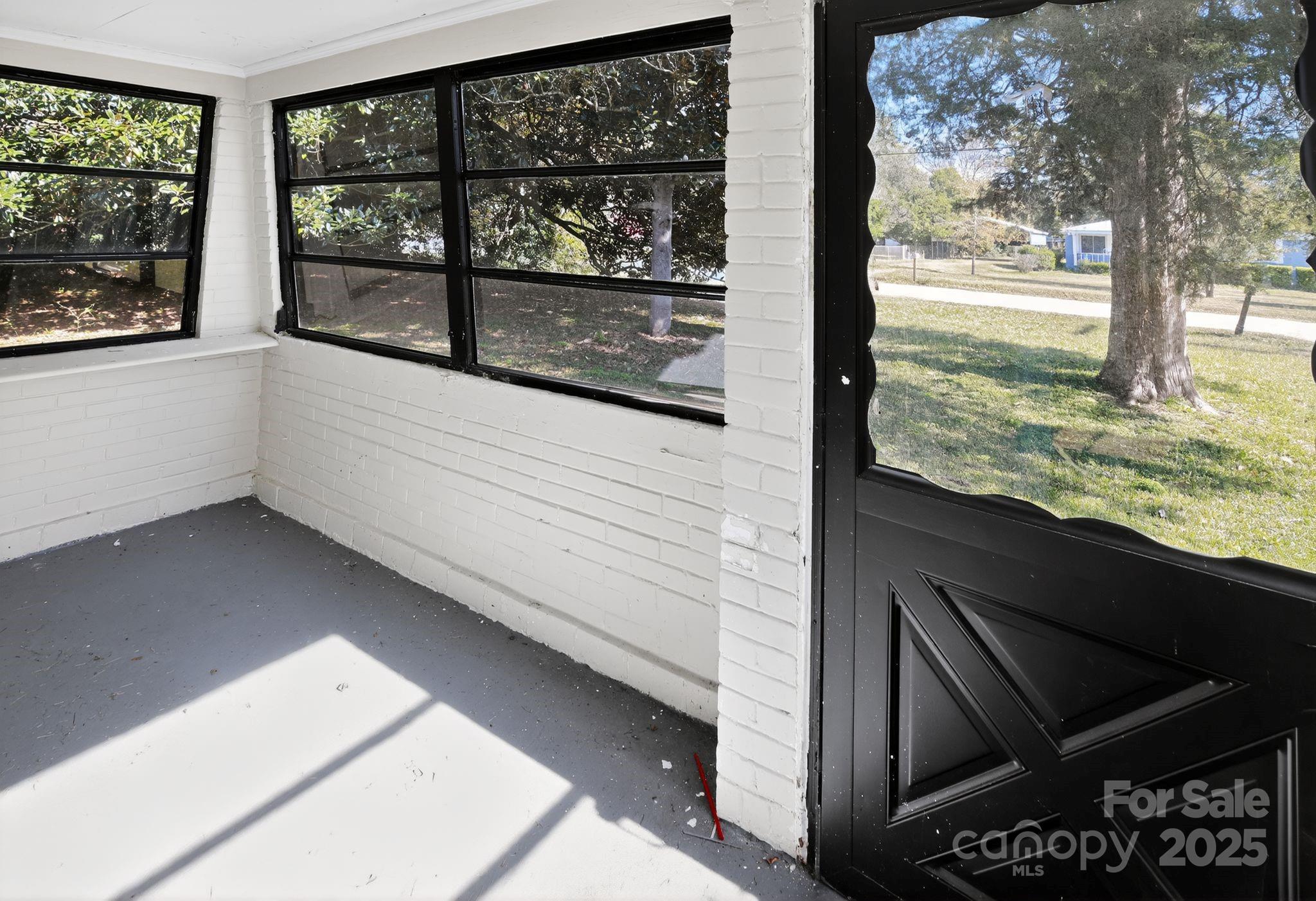 1527 Burnside Avenue Columbia, SC 29209 - Photo 28 of 31 a view of lot of an empty room and window