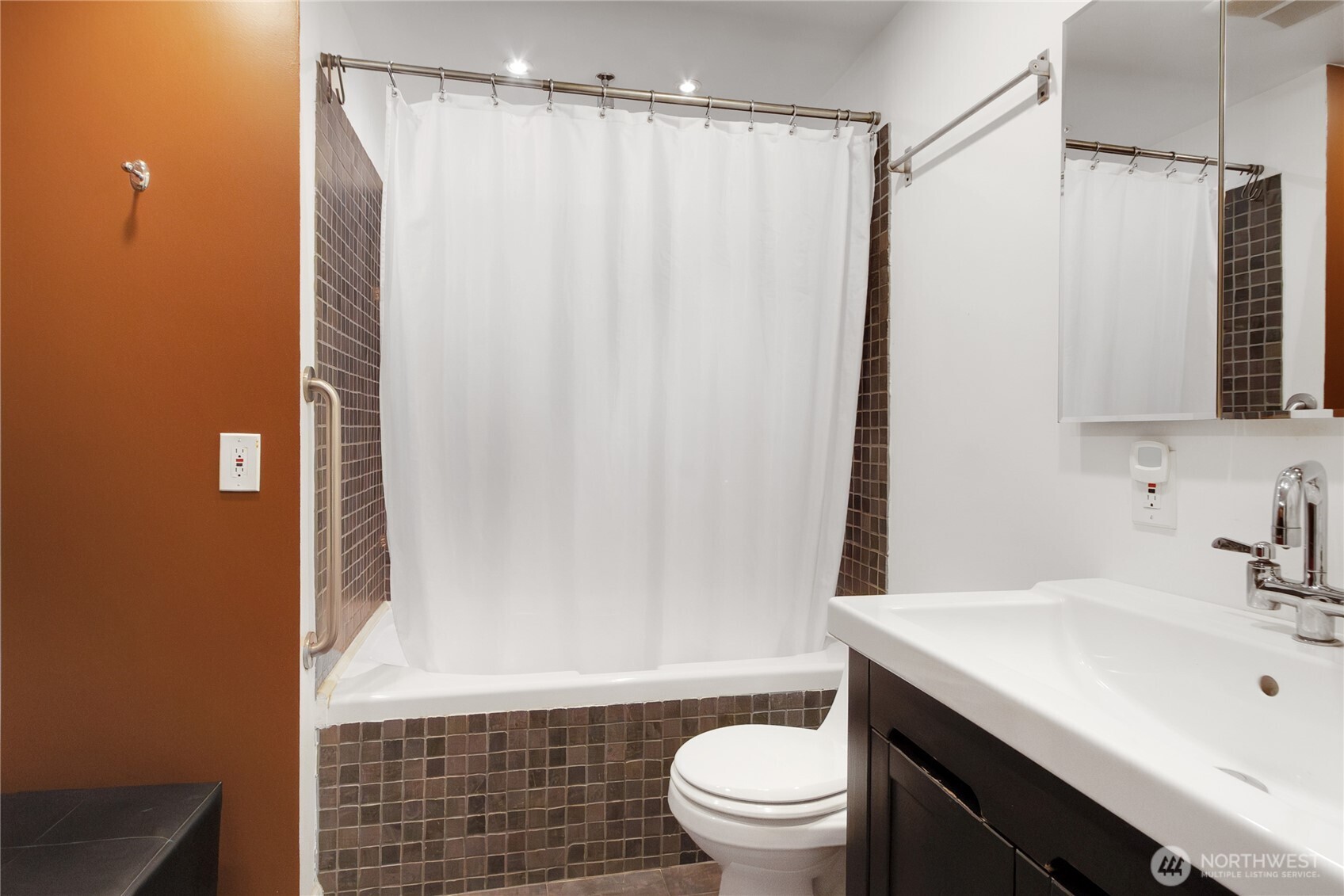 1316 Southwest 116th Street Seattle, WA 98146 - Photo 16 of 26 Gallery Image 16