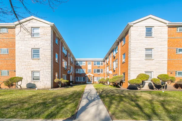 $2,095 | 36 South Kensington Avenue, Unit 6, La Grange, IL 60525