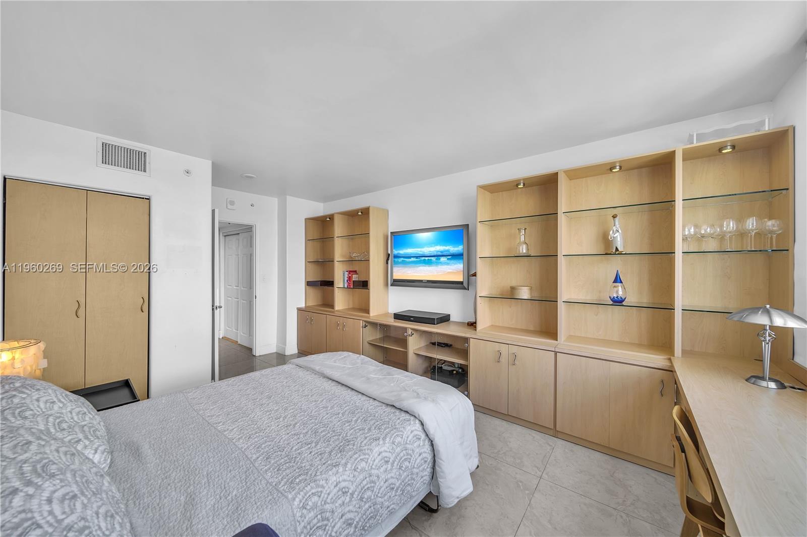 90 Alton Road, Unit 2604 Miami Beach, FL 33139 - Photo 18 of 36