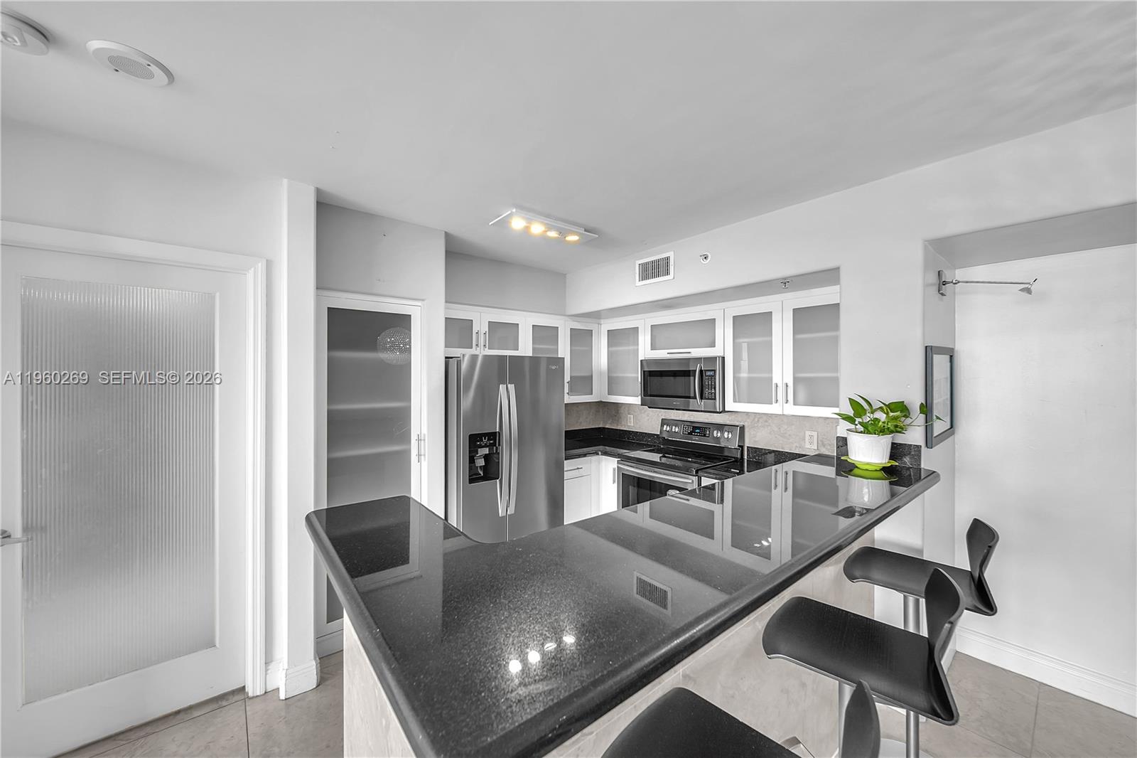 90 Alton Road, Unit 2604 Miami Beach, FL 33139 - Photo 9 of 36