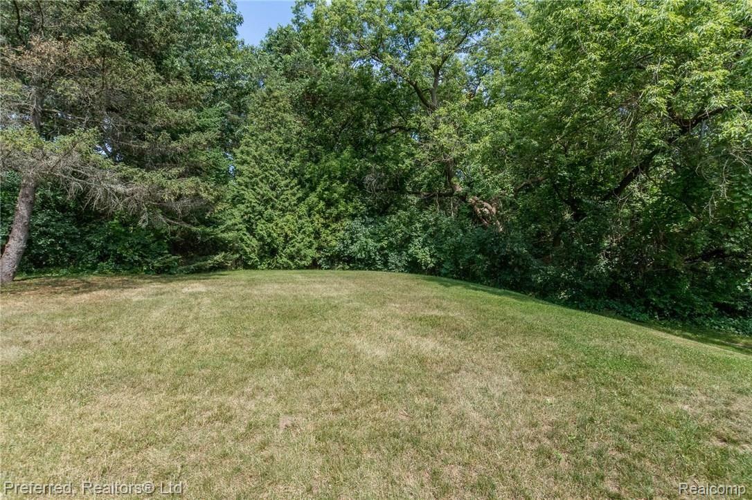 2740 Ridge Road White Lake, MI 48383 - Photo 30 of 35 DSC_7288.jpg
