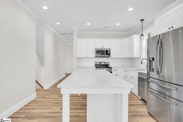 $750,000 | 301 Portland Circle, Greenwood, SC 29649