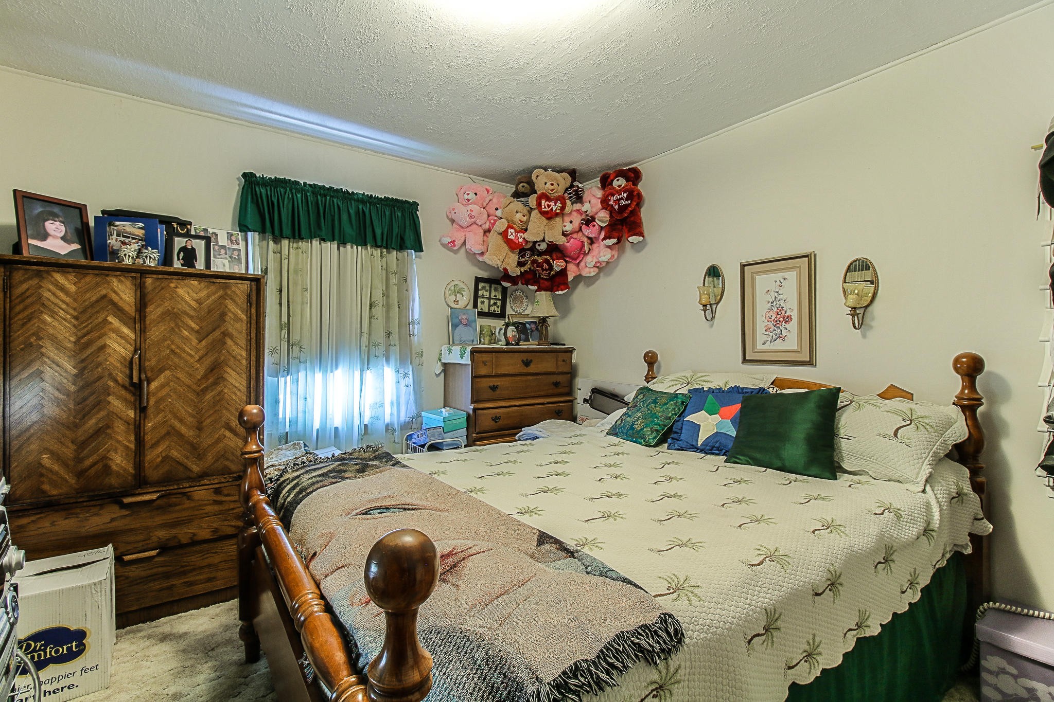 10425 Slemp Road Kodak, TN 37764 - Photo 17 of 21 a bed sitting in a bedroom next to a lamp