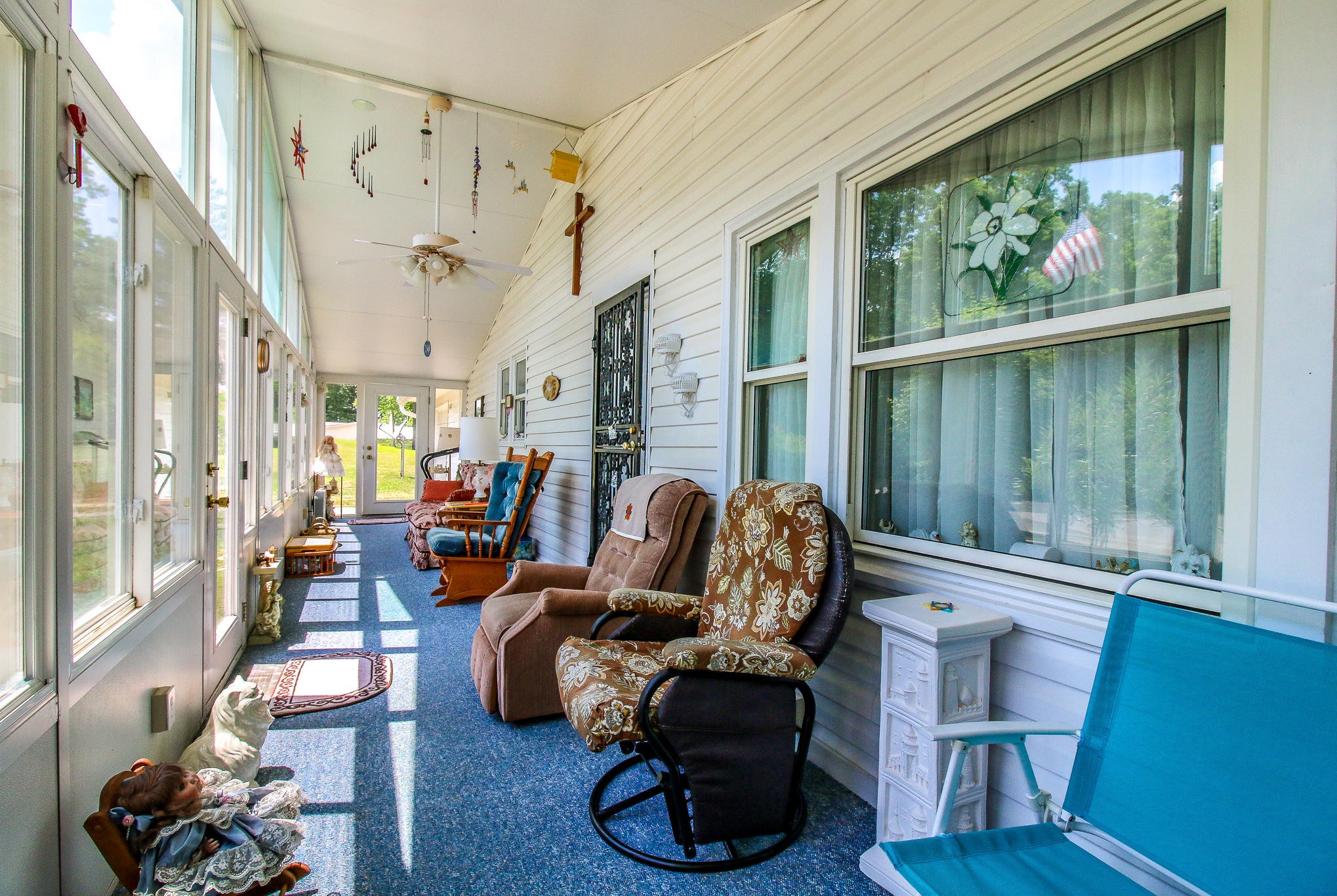 10425 Slemp Road Kodak, TN 37764 - Photo 19 of 21 a living room with furniture and a large window