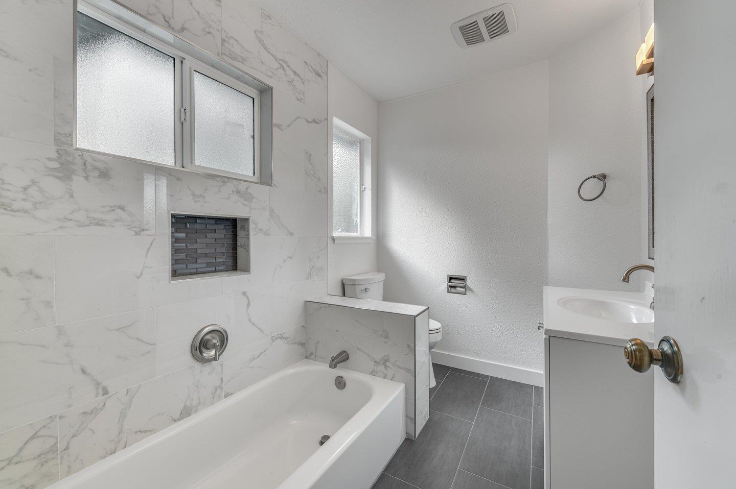 390 Cecelia Way Los Altos, CA 94022 - Photo 20 of 48 a bathroom with a bathtub and a sink