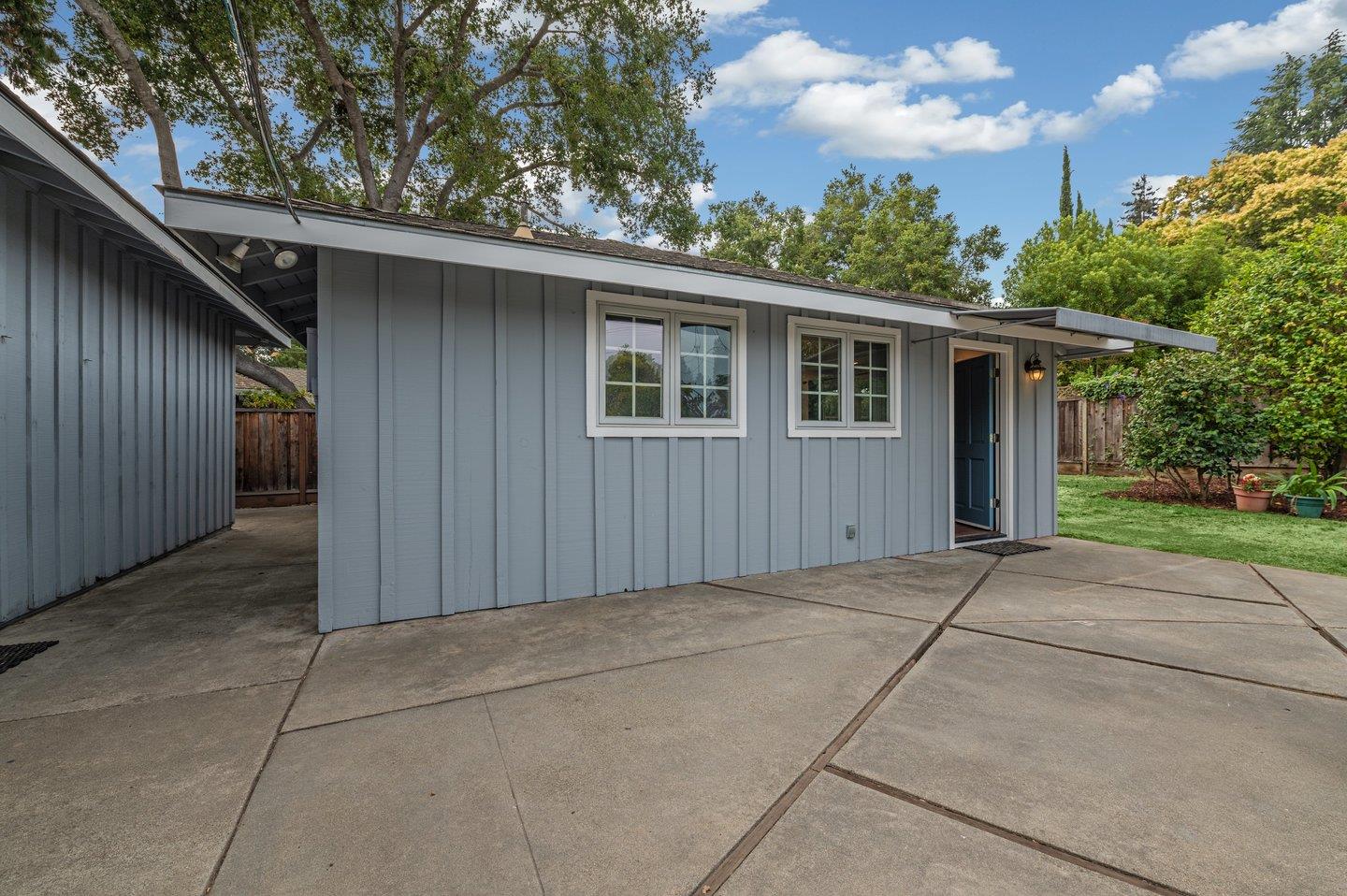 390 Cecelia Way Los Altos, CA 94022 - Photo 27 of 48 a backyard of a house with lots of green space