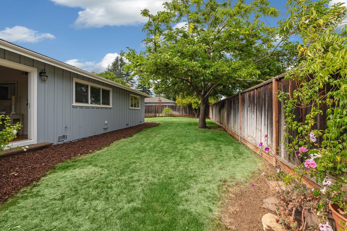 390 Cecelia Way Los Altos, CA 94022 - Photo 45 of 48 a backyard of a house with lots of green space