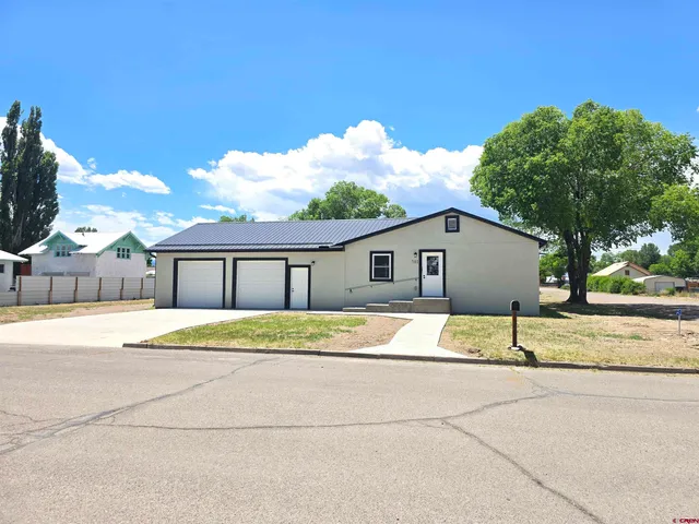 a house view with a outdoor space