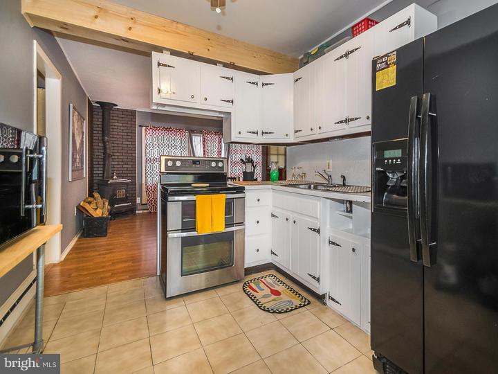 120 Goldengate Road Levittown, PA 19057 - Photo 4 of 13 Kitchen