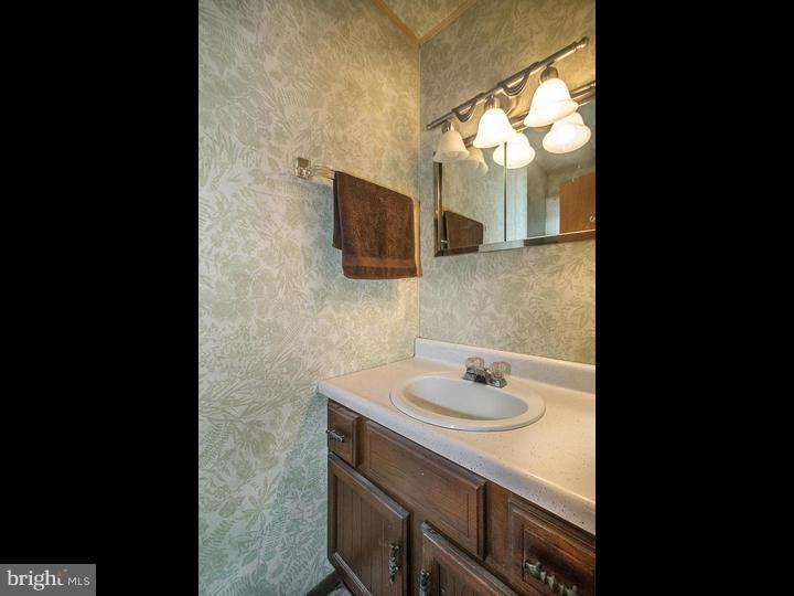 120 Goldengate Road Levittown, PA 19057 - Photo 8 of 13 Bathroom