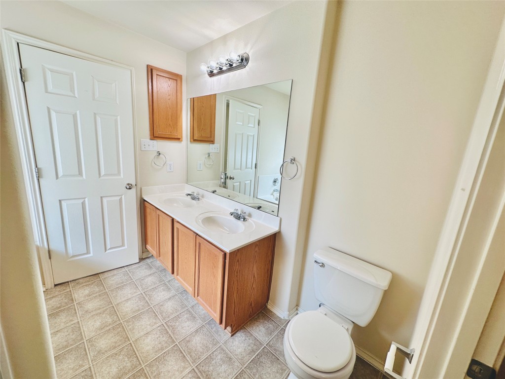 2205 Boyds Way Austin, TX 78748 - Photo 38 of 40 a bathroom with a sink toilet and shower