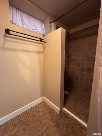 $68,500 | 422 North Randolph Street, Macomb, IL 61455