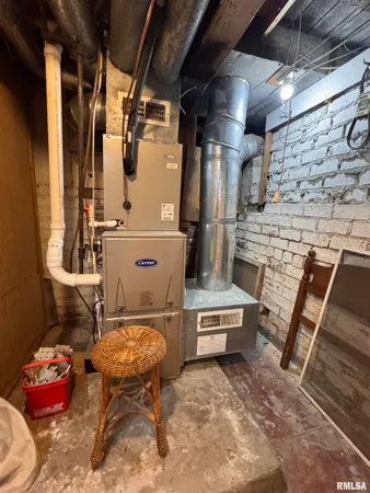 $68,500 | 422 North Randolph Street, Macomb, IL 61455