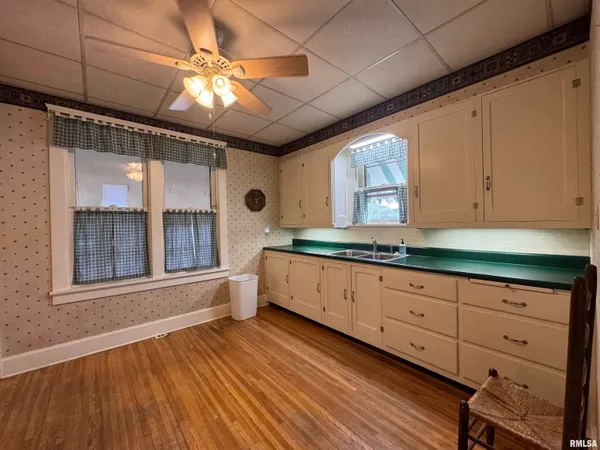 $68,500 | 422 North Randolph Street, Macomb, IL 61455