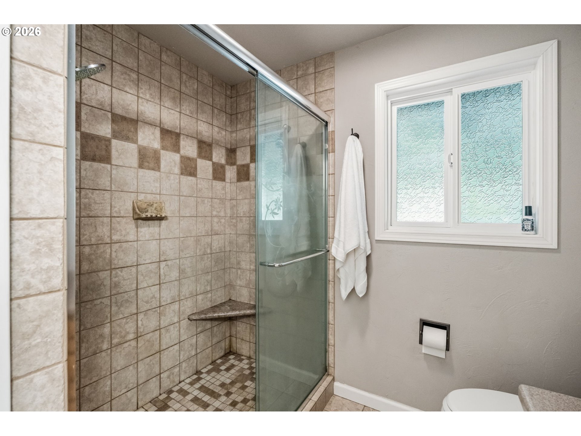 89093 Marcola Road Springfield, OR 97478 - Photo 17 of 25 a bathroom with a shower