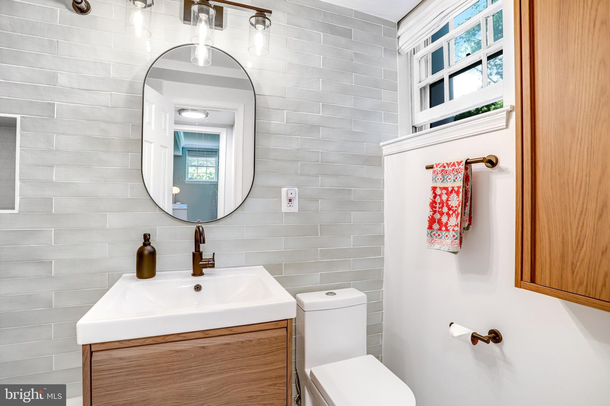 3856 Porter Street Northwest, Unit B368 Washington, DC 20016 - Photo 29 of 41 Second full bath with tub/shower view 2