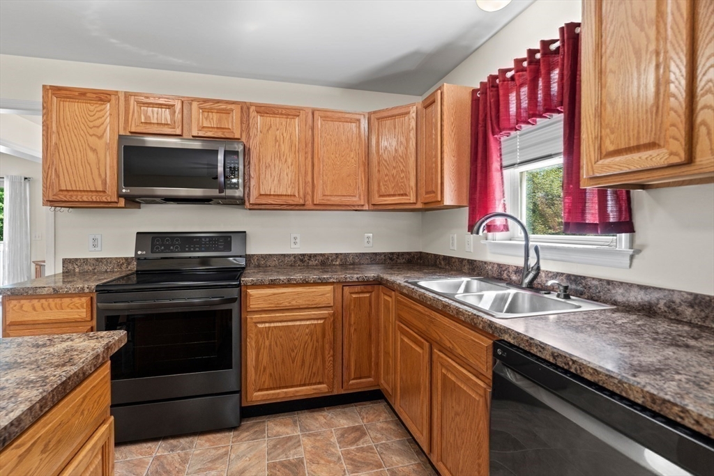 53 Farm Street Blackstone, MA 01504 - Photo 9 of 42