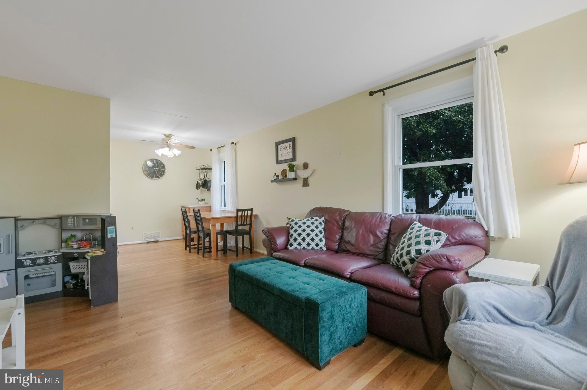 136 Washington Road Edgewater, MD 21037 - Photo 3 of 26