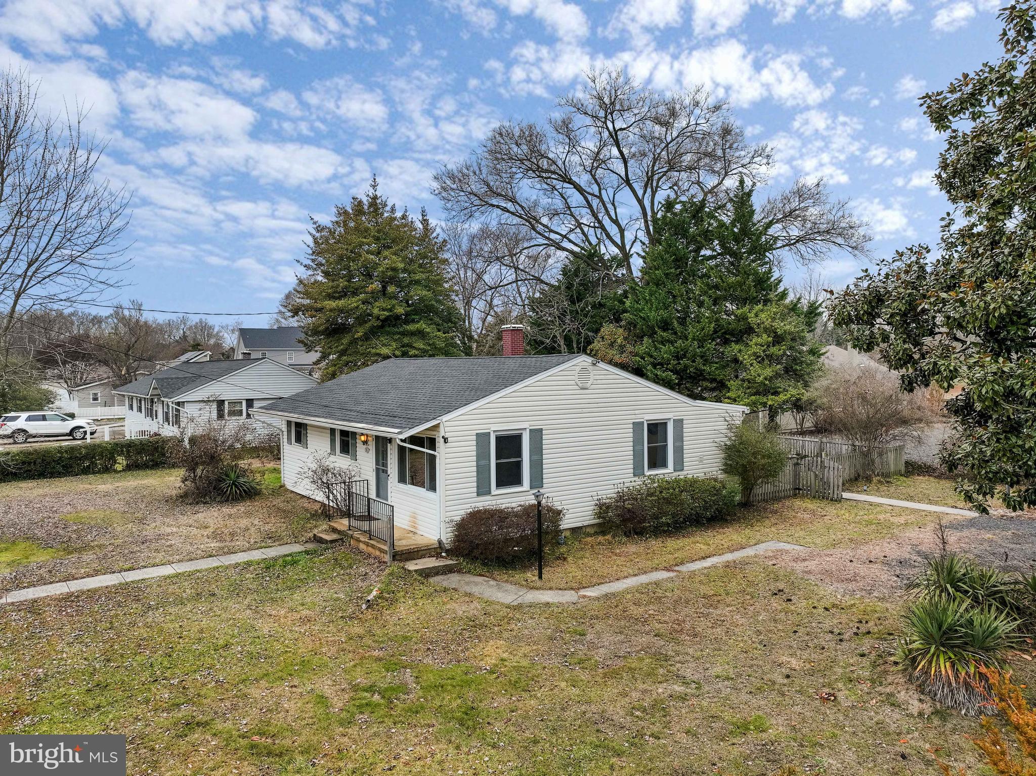 136 Washington Road Edgewater, MD 21037 - Photo 5 of 26 Spacious corner lot