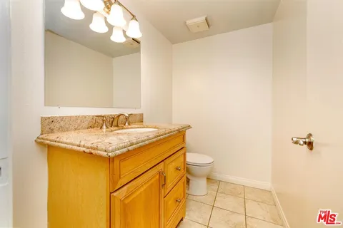 $4,500 | 18100 Burbank Boulevard, Unit 19, Tarzana, CA 91356