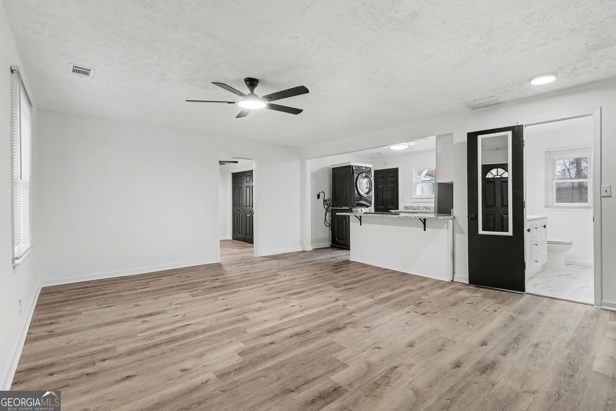 2160 Dowdell Drive Atlanta, GA 30341 - Photo 5 of 23