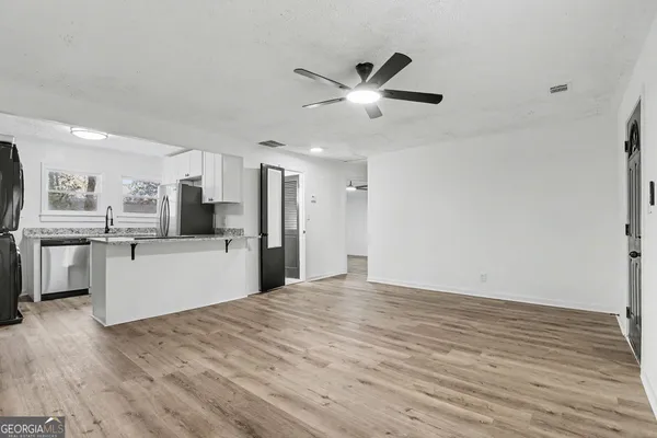 $2,400 | 2160 Dowdell Drive, Atlanta, GA 30341