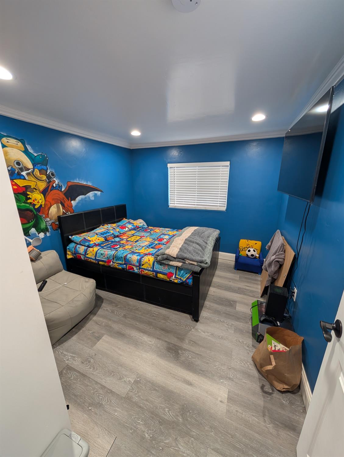 4142 Albers Road Oakdale, CA 95361 - Photo 11 of 20 a bedroom with a bed and a couch