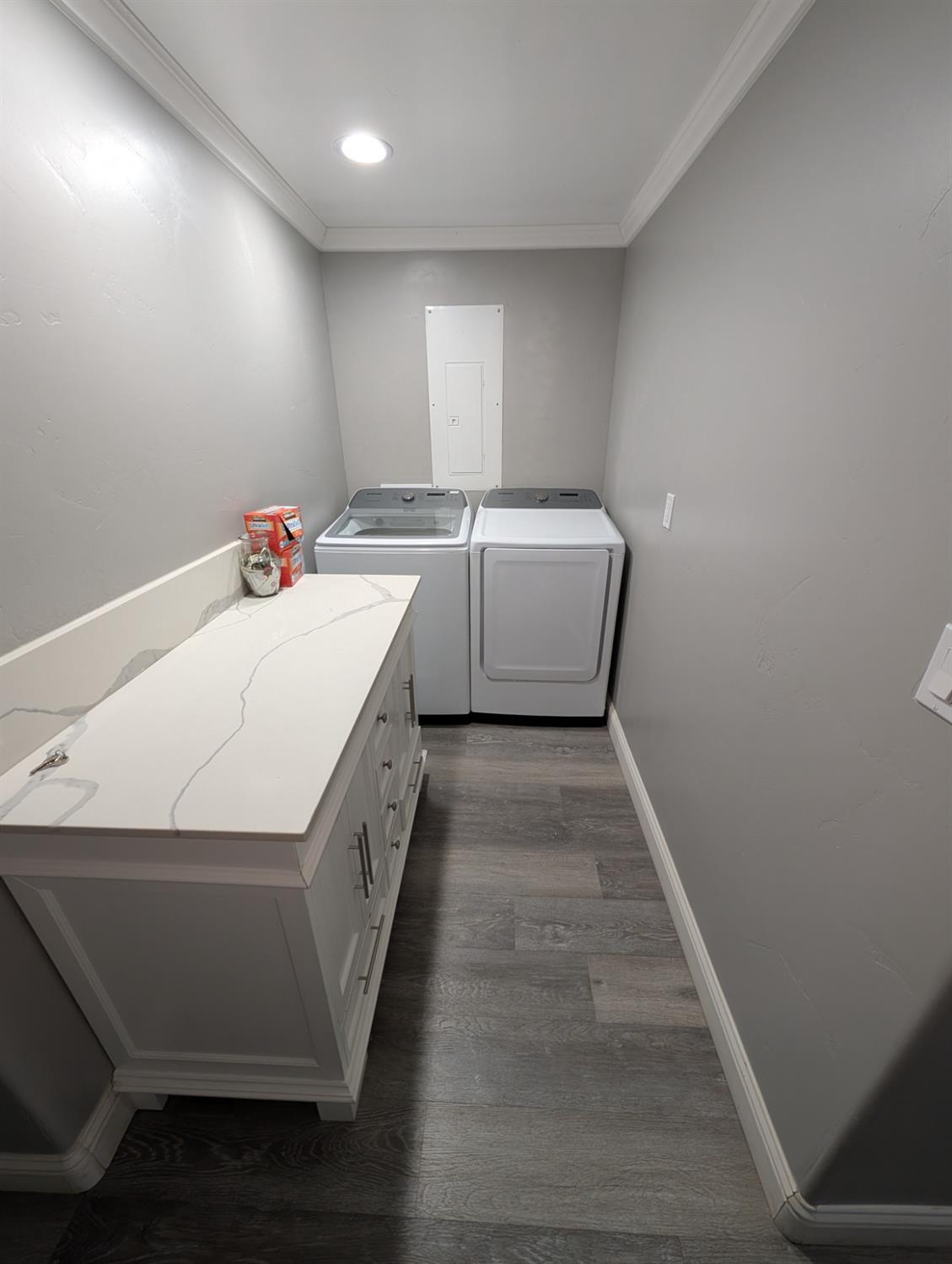 4142 Albers Road Oakdale, CA 95361 - Photo 13 of 20 a utility room with washer and dryer