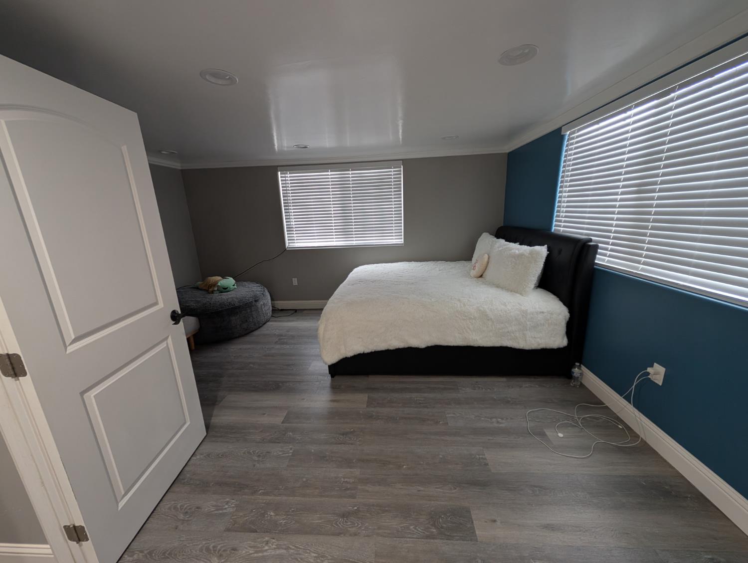 4142 Albers Road Oakdale, CA 95361 - Photo 10 of 20 a bedroom with a bed and a window