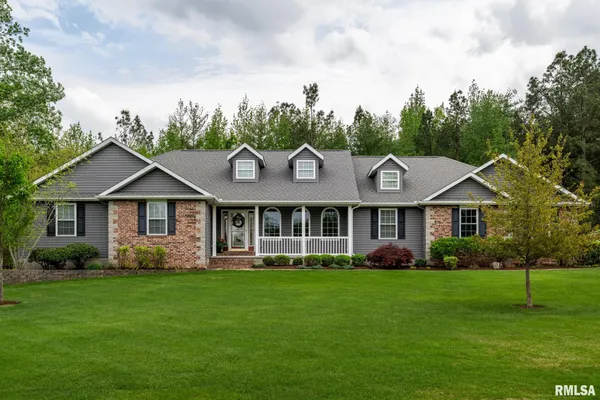 $635,000 | 301 Arbor Drive, Carterville, IL 62918