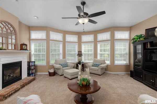 $635,000 | 301 Arbor Drive, Carterville, IL 62918