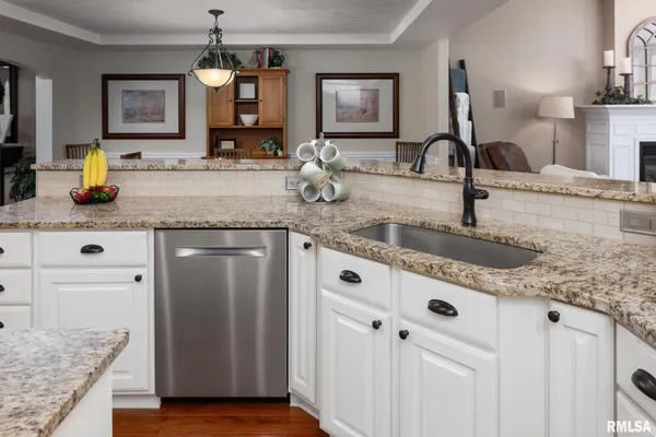 $635,000 | 301 Arbor Drive, Carterville, IL 62918