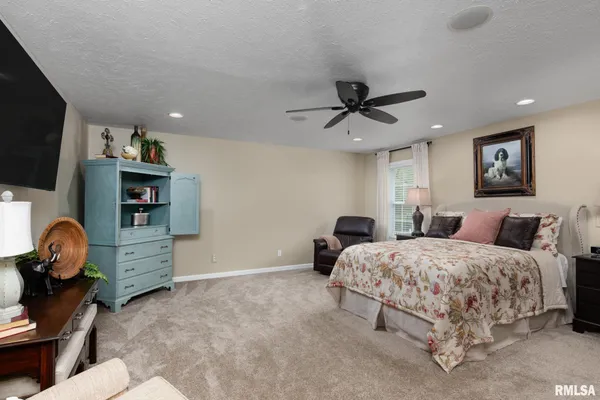 $635,000 | 301 Arbor Drive, Carterville, IL 62918