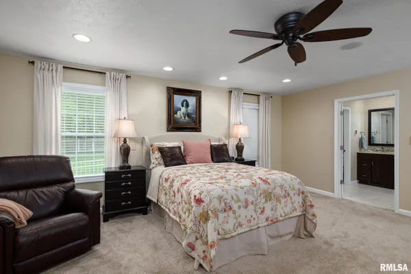 $635,000 | 301 Arbor Drive, Carterville, IL 62918