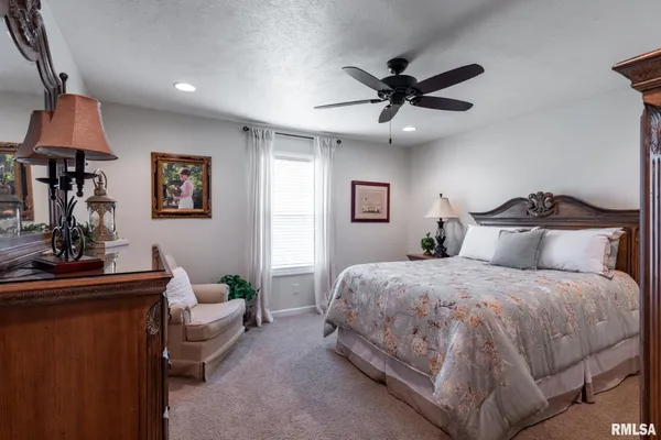 $635,000 | 301 Arbor Drive, Carterville, IL 62918