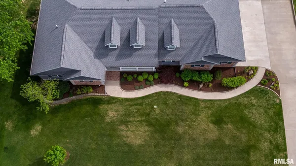 $635,000 | 301 Arbor Drive, Carterville, IL 62918