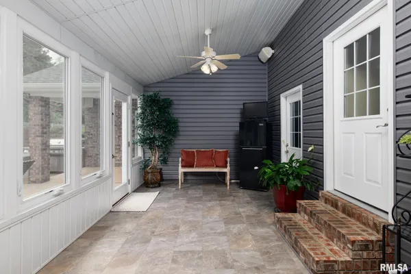 $635,000 | 301 Arbor Drive, Carterville, IL 62918