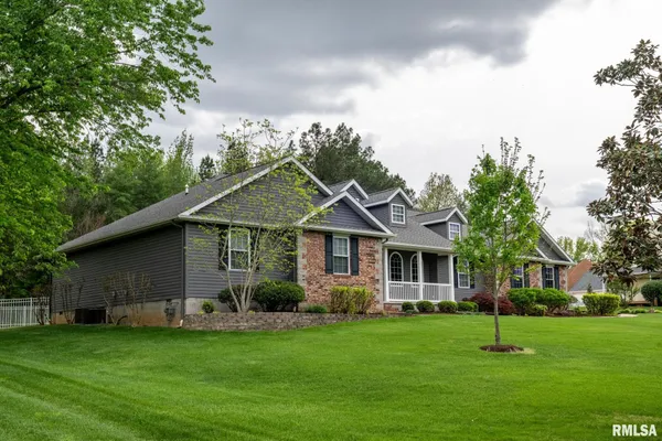 $635,000 | 301 Arbor Drive, Carterville, IL 62918