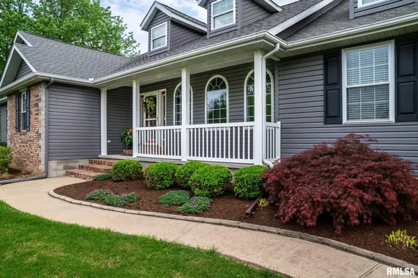 $635,000 | 301 Arbor Drive, Carterville, IL 62918