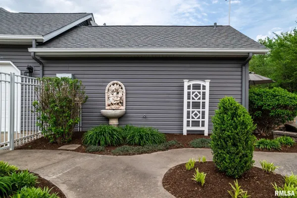 $635,000 | 301 Arbor Drive, Carterville, IL 62918