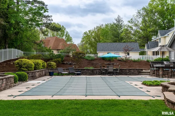 $635,000 | 301 Arbor Drive, Carterville, IL 62918