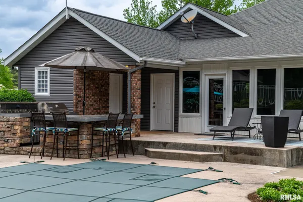 $635,000 | 301 Arbor Drive, Carterville, IL 62918